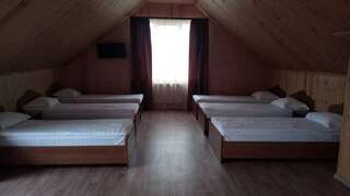 Гостиница Лежневская Лагуна Лежнево Деревянный коттедж  с односпальными кроватями на 10 мест-1